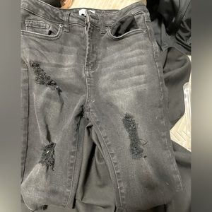 Distressed women jeans